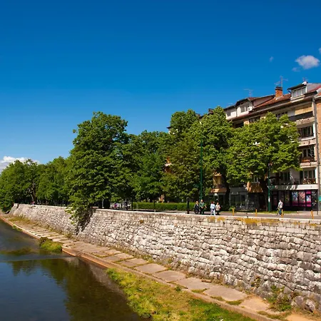 Masa Apartament